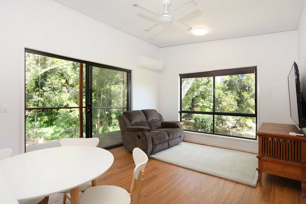 5 BEDROOM HOME WITH FREE STANDING ONE BEDROOM GRANNY - Photo 1