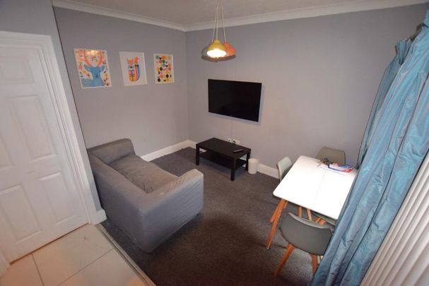 4 bedroom terraced house to rent - Photo 1
