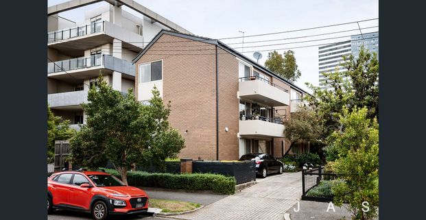 2/117 Manningham Street, Parkville, Vic 3052 - Photo 1