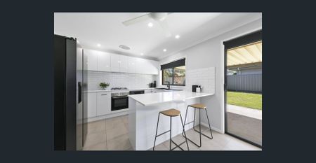 Stylish renovated retreat - Photo 5