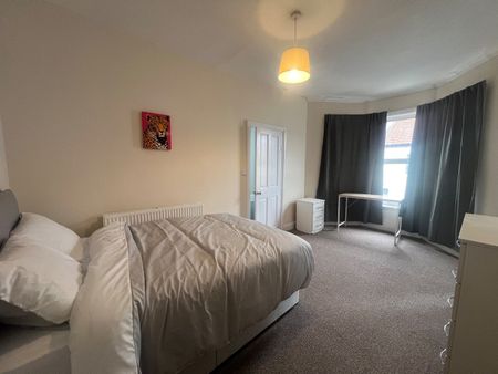 5 Bed Detached House, Lansdown Road, BS5 - Photo 5