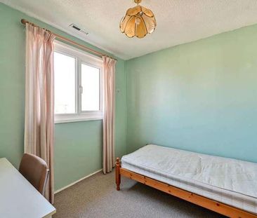 Rye Close, Guildford, GU2 - Photo 2