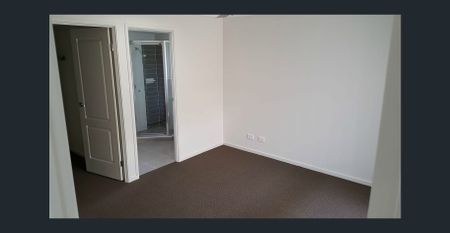 Family Home In Sought After Stoneleigh... - Photo 4