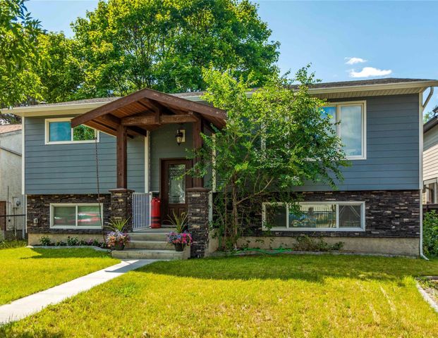 Central – 3 bed, 1.5 bath main upper floor unit – Aug.1st - Photo 1