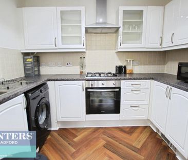 2 bedroom Flat To Let - Photo 3