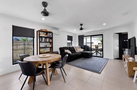 Modern Family Home - Photo 2
