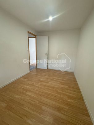LOCATION d'un appartement de 3 pièces (45 m²) à SAINT CHAMAS, - Photo 1