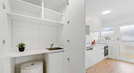 2 Bedroom House- Fully Renovated - Photo 2