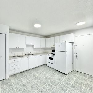2 Beds 1 Bath - 914 Rue Désaulniers, Saint-Jean-sur-Richelieu - Photo 3