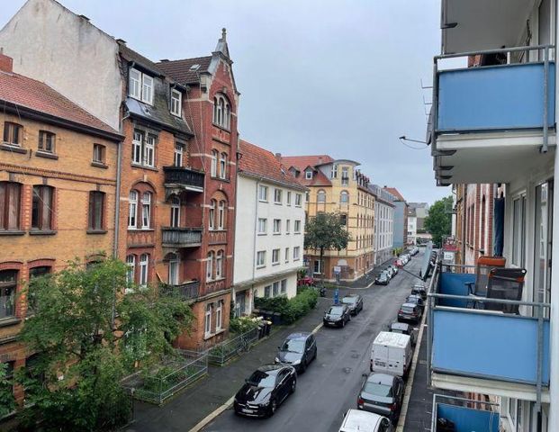 Frauen WG 1 Zimmer für STUDENTEN- BERUFSTÄTIGE in 3er !!! Frauen WG !!! Sofort frei! Komplett möbliert mit Einbauküche direkt an der UNI - Photo 1