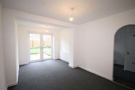 3 bedroom semi-detached house to rent - Photo 2