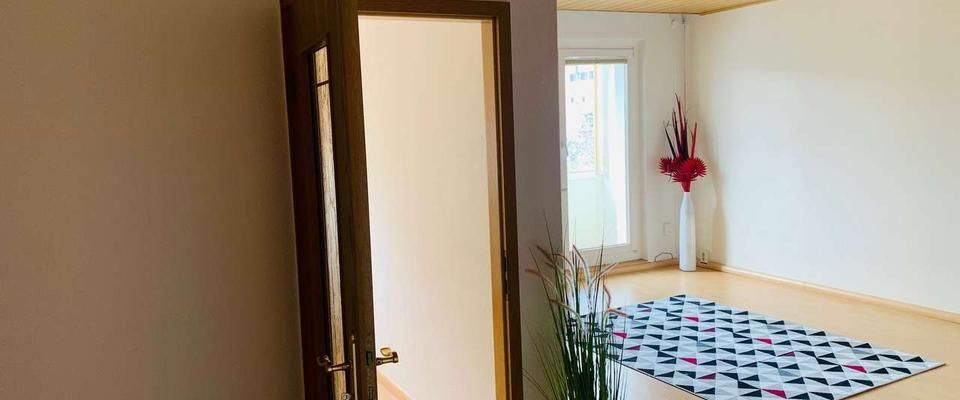 Ihr neues Zuhause: Gepflegte 4-Raum-Wohnung mit Fernblick und Einbauküche - Foto 1