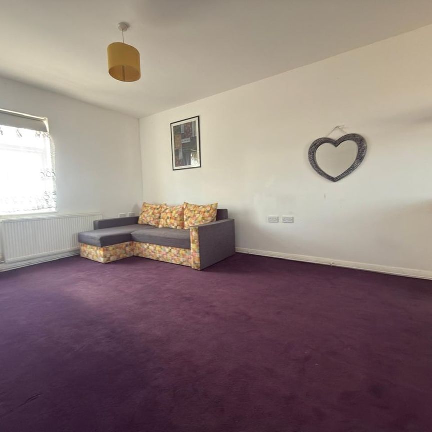 1 Bed Flat, High Road, IG1 - Photo 1