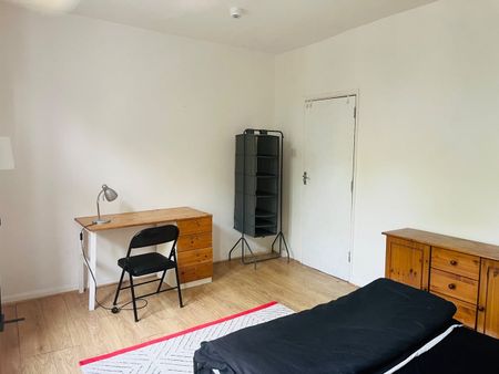 Room in a Shared Flat, Chiswick High Road, W4 - Photo 5
