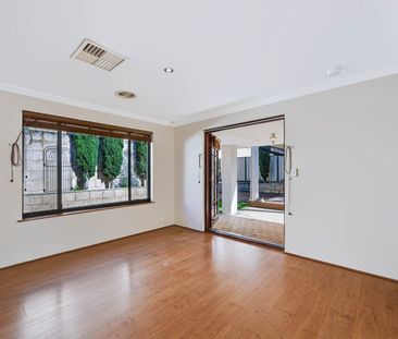 FLEXIBLE FAMILY LIVING IN A GREAT LOCATION - Photo 1