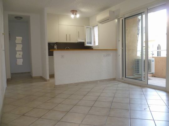 Location Appartement 1 pièce 25m² HYERES 83400 - Photo 1