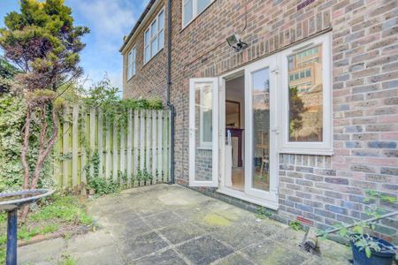 3 bedroom terraced house to rent - Photo 4