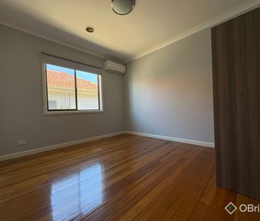 Freshly Painted Weatherboard Home - Photo 3