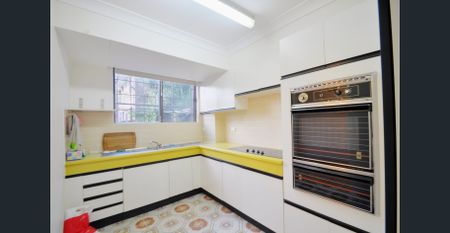 Private, Quiet & Spacious Townhouse! - Photo 3