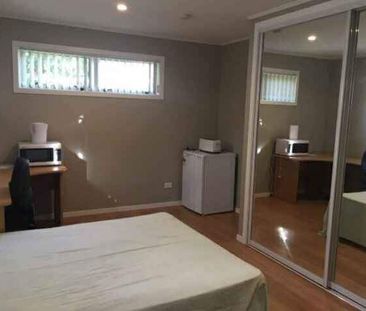 Charming 4 Bedroom Home with Ample Parking - Photo 2