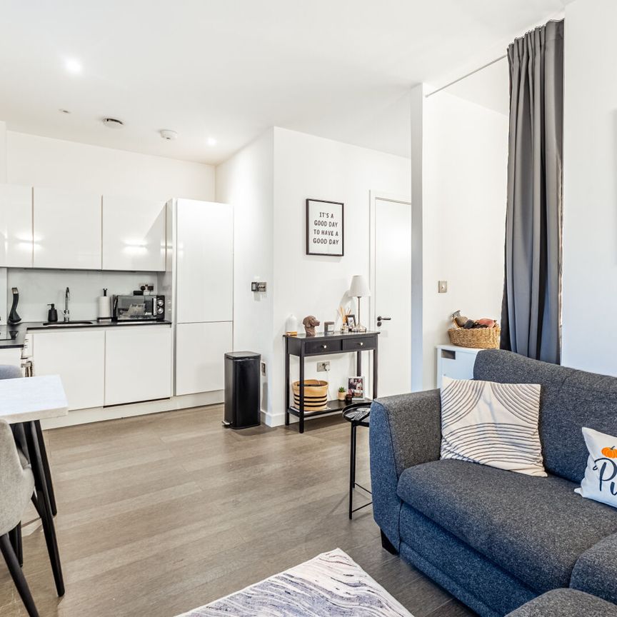 Available unfurnished from 15/12/2025 - Photo 1