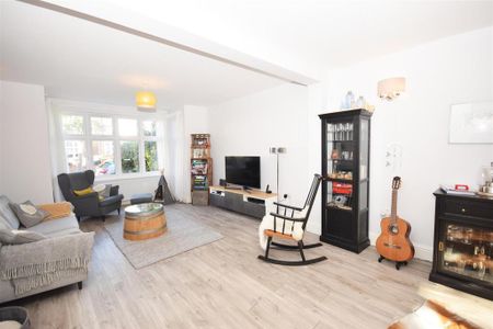 5 bedroom semi-detached house to rent - Photo 3