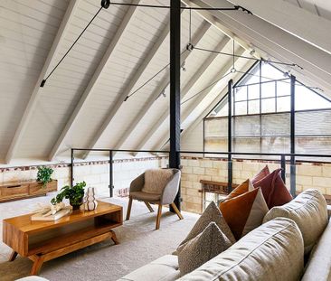 Modern Townhouse for Rent - Photo 2