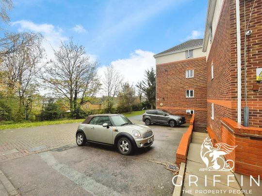 Ashford Court, Overcliff Road, Little Thurrock, RM17 - Photo 1