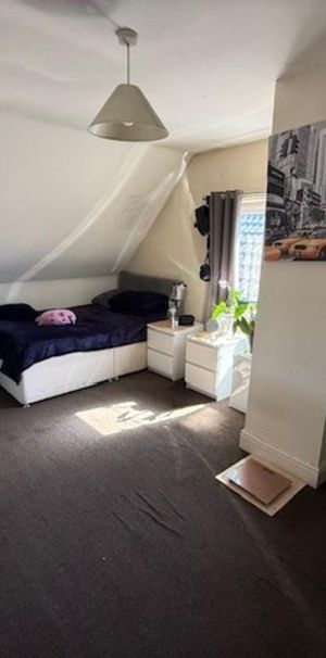 1 bedroom in a house share to rent - Photo 1