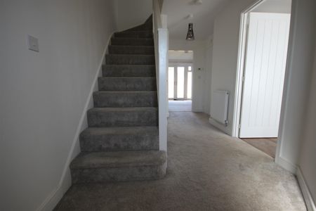 3 bed Semi-Detached House for let - Photo 3