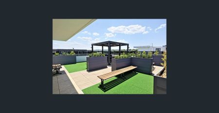 MODERN APARTMENT CLOSE TO ALL AMENITIES - Photo 4