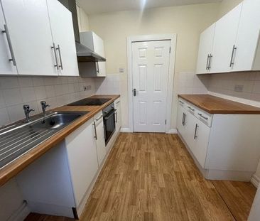 3 bedroom flat to rent - Photo 2