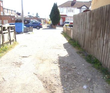 Empire Parade, Edmonton, N18 - Photo 6