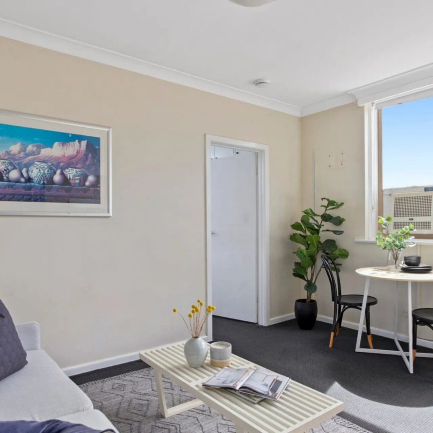 Boutique Fully Furnished One-Bedroom Apartment - Photo 1