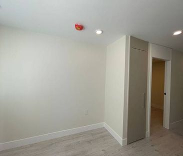 Duplex at W 57th 2 br 1bath separate entrance - Photo 4