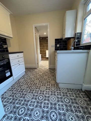 2 bedroom ground floor flat to rent - Photo 2