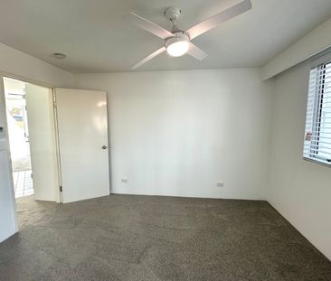 Absolute Riverfront - 2 Bedroom Unfurnished Unit - Photo 6