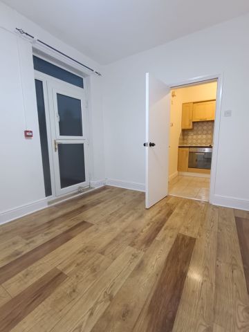 2 Bed Flat, Narborough Road, LE3 - Photo 3