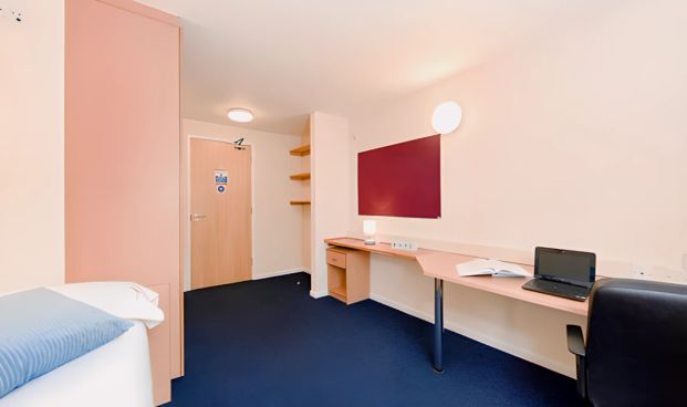 Ensuite gold - Photo 1