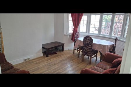 2 Bed Flat, Northwick Avenue, HA3 - Photo 3