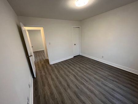 For Lease - 5051 Huron Street, Niagara Falls, Ontario - Photo 2