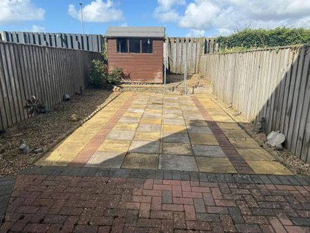 3 bedroom terraced house to rent - Photo 2