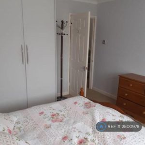 1 bedroom in a house share to rent - Photo 2