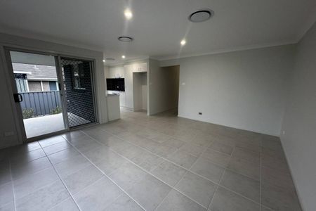 BRAND NEW 3 BEDROOM HOME! - Photo 4