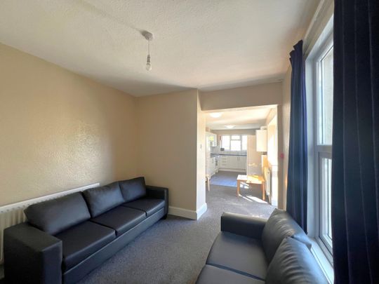 6 Bed Terraced House, Manor Road, BS7 - Photo 1