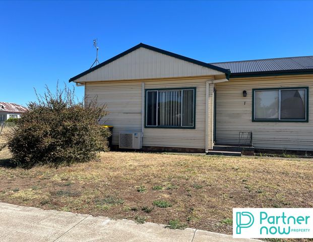 1/3 Scott Road, TAMWORTH NSW 2340 - Photo 1