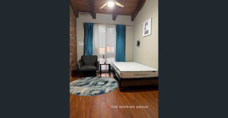 FULLY FURNISHED room available in this renovated rooming house!! UITLITIES INCLUDED IN RENT! - Photo 4