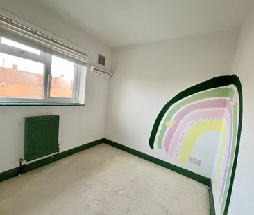 3 bedroom end of terrace house to rent - Photo 4