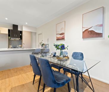 Contemporary, low-maintenance excellence in prime location - Photo 6