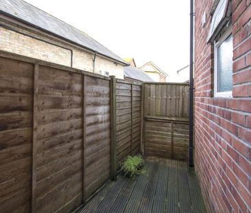 3 bedroom flat to rent - Photo 6
